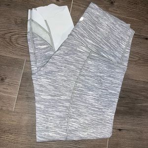 Wunder Under Scalloped Hem High-Rise Crop 23"